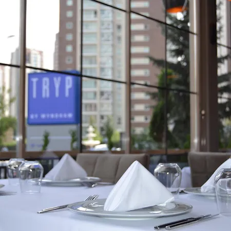 Tryp By Wyndham Oran אנקרה